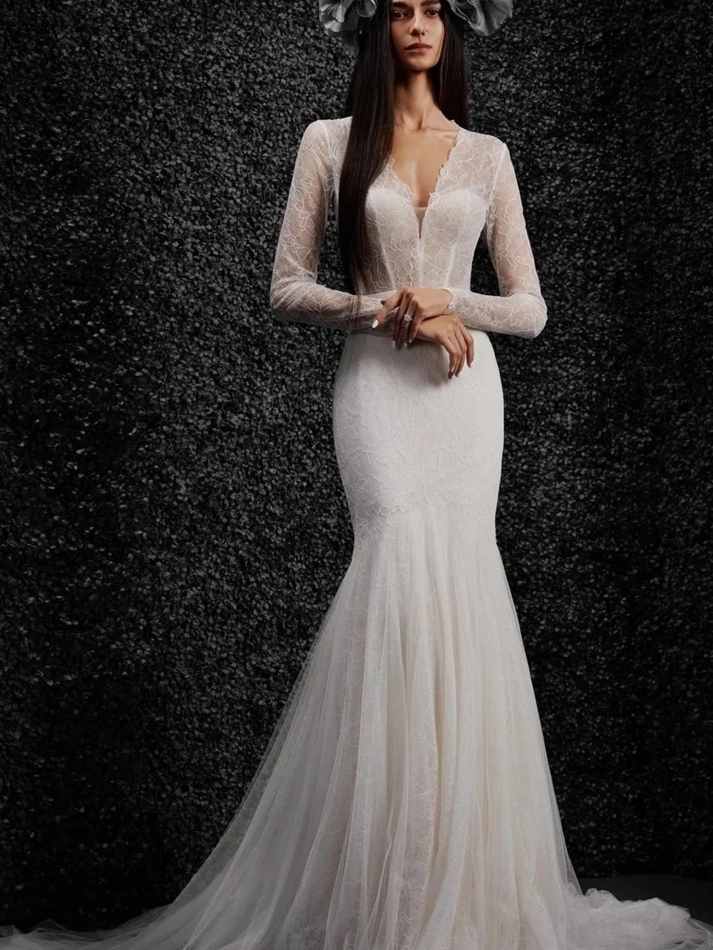 Vera Wang Ivory Long-Sleeve Lace Mermaid Wedding Gown